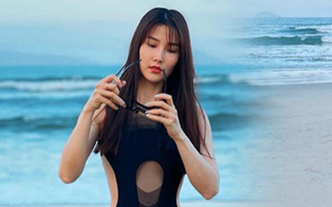 "Tình địch màn ảnh" của Lã Thanh Huyền thả dáng với bikini cắt xẻ táo bạo