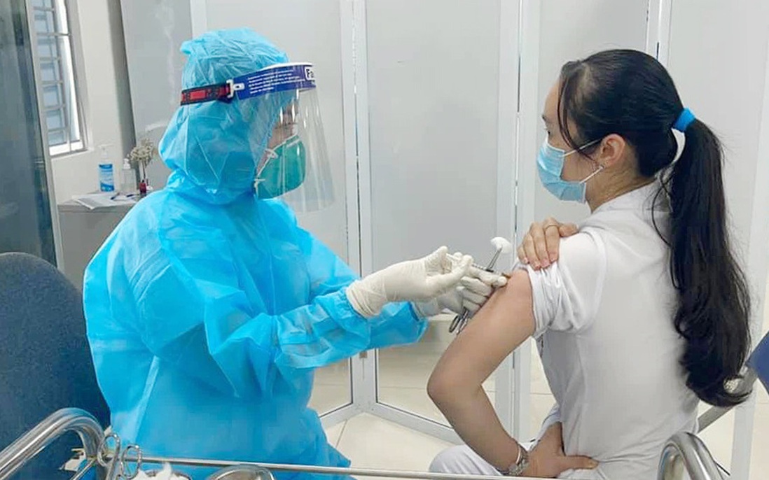 Những hình ảnh về đợt tiêm chủng vaccine ngừa Covid-19 đầu tiên tại Việt Nam