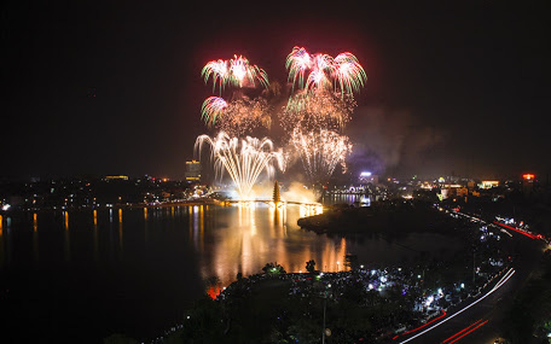 Bắn pháo hoa dịp Giỗ Tổ Hùng Vương - Lễ hội Đền Hùng 2021