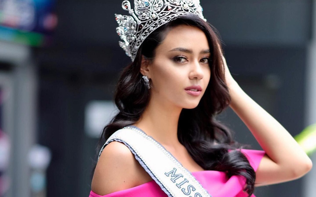 Đại diện Thái Lan "áp đảo" tại Miss Universe với núi đồ hiệu 