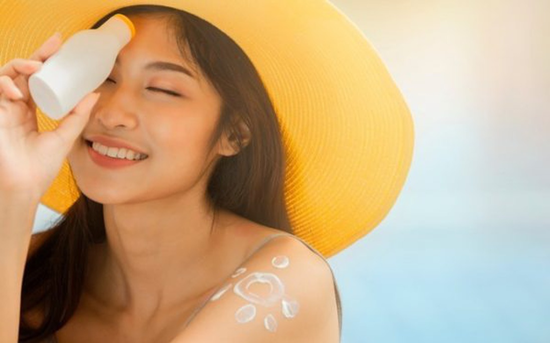 Du lịch biển mùa hè, chuyên gia gợi ý cách bảo vệ làn da và sức khoẻ tốt nhất