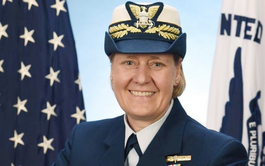 Tổng thống Joe Biden đề cử nữ đô đốc 4 sao đầu tiên của Lực lượng bảo vệ bờ biển