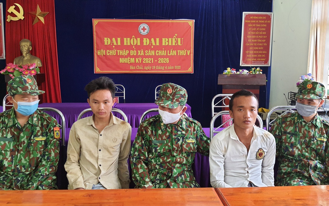BĐBP Lào Cai bắt đối tượng có lệnh truy nã vận chuyển 6 bánh hê-rô-in