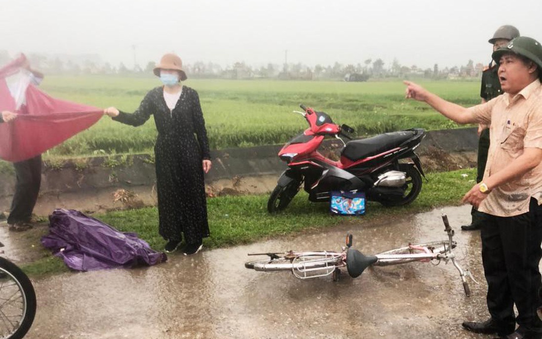 Hà Tĩnh: Trên đường đạp xe về nhà, nam sinh lớp 4 bị sét đánh tử vong 