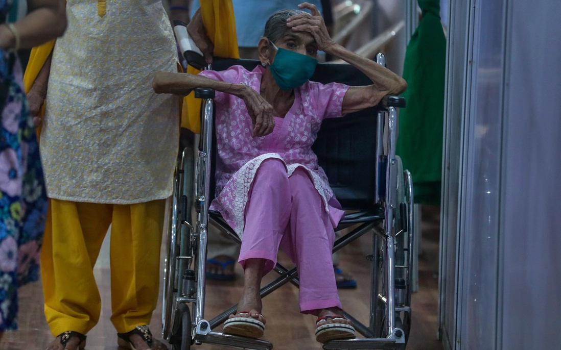 Những hình ảnh tang thương về cuộc khủng hoảng Covid-19 ở Ấn Độ