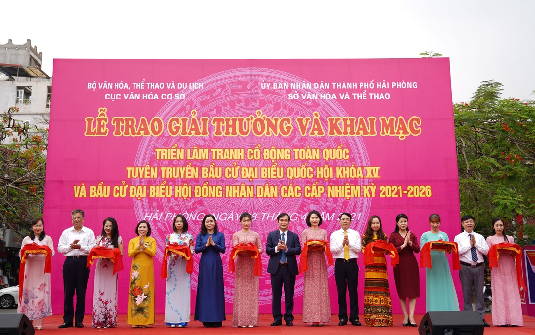 Trao giải thưởng, khai mạc triển lãm trưng bày 63 bức tranh cổ động tấm lớn toàn quốc