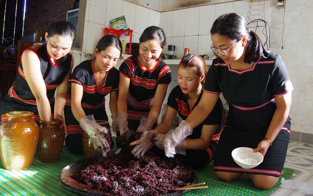 Phụ nữ Kon Tum nâng cao thu nhập từ khởi nghiệp