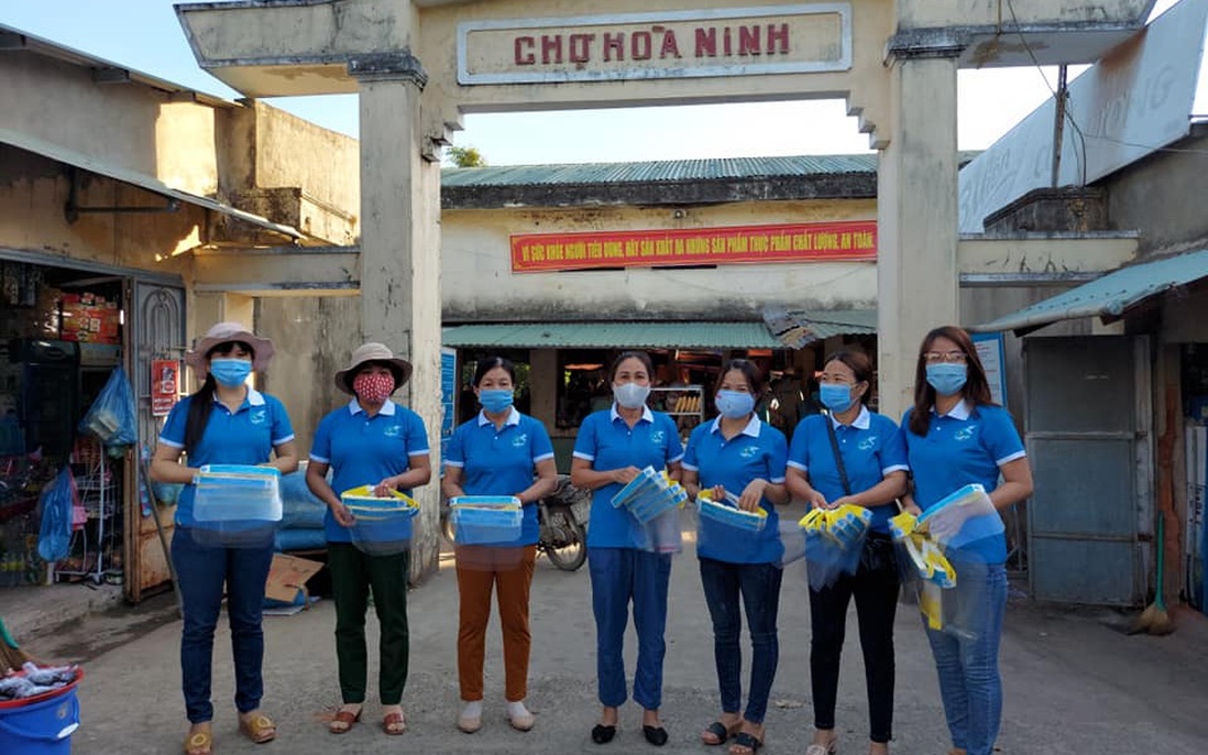 Phụ nữ Đà Nẵng cùng thành phố phòng, chống dịch và tham gia tuyên truyền bầu cử