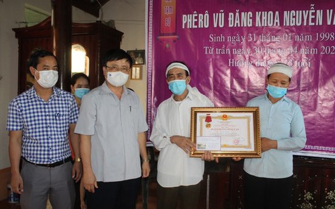 Truy tặng Huân chương Dũng cảm của Chủ tịch nước cho sinh viên Nguyễn Văn Nhã