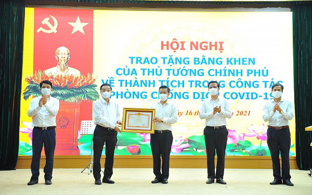 Thủ tướng tặng bằng khen cá nhân, tập thể huyện Đông Anh - Hà Nội trong phòng chống Covid-19