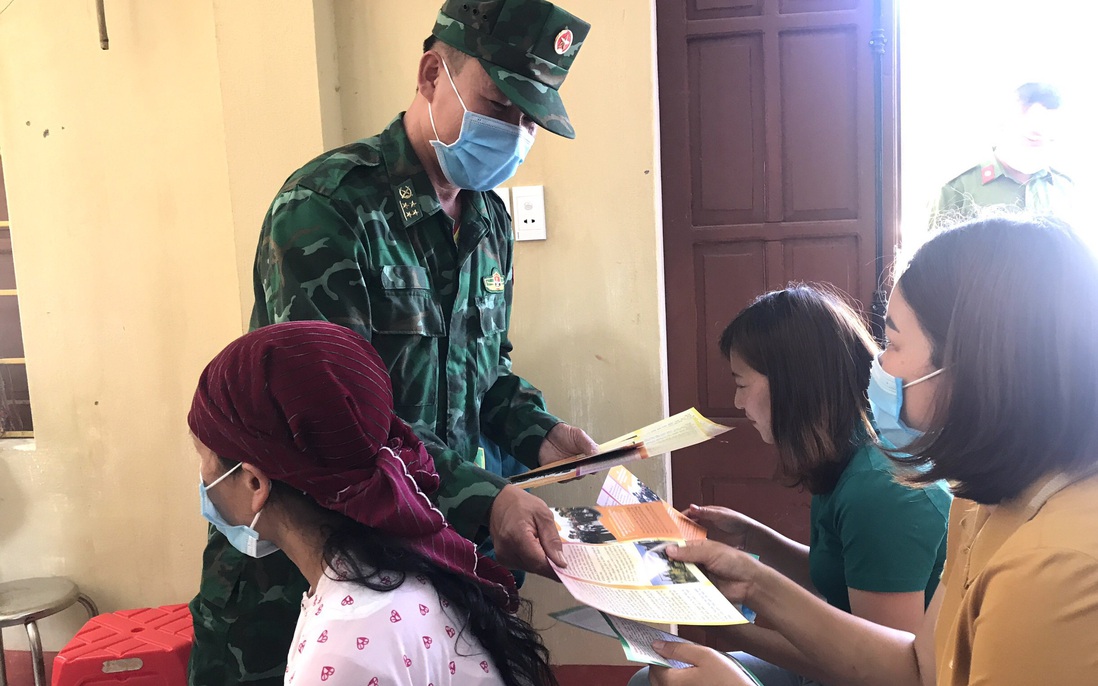 Hà Giang: Các hộ gia đình ở biên giới cam kết thực hiện phòng chống dịch và không xuất nhập cảnh trái phép 