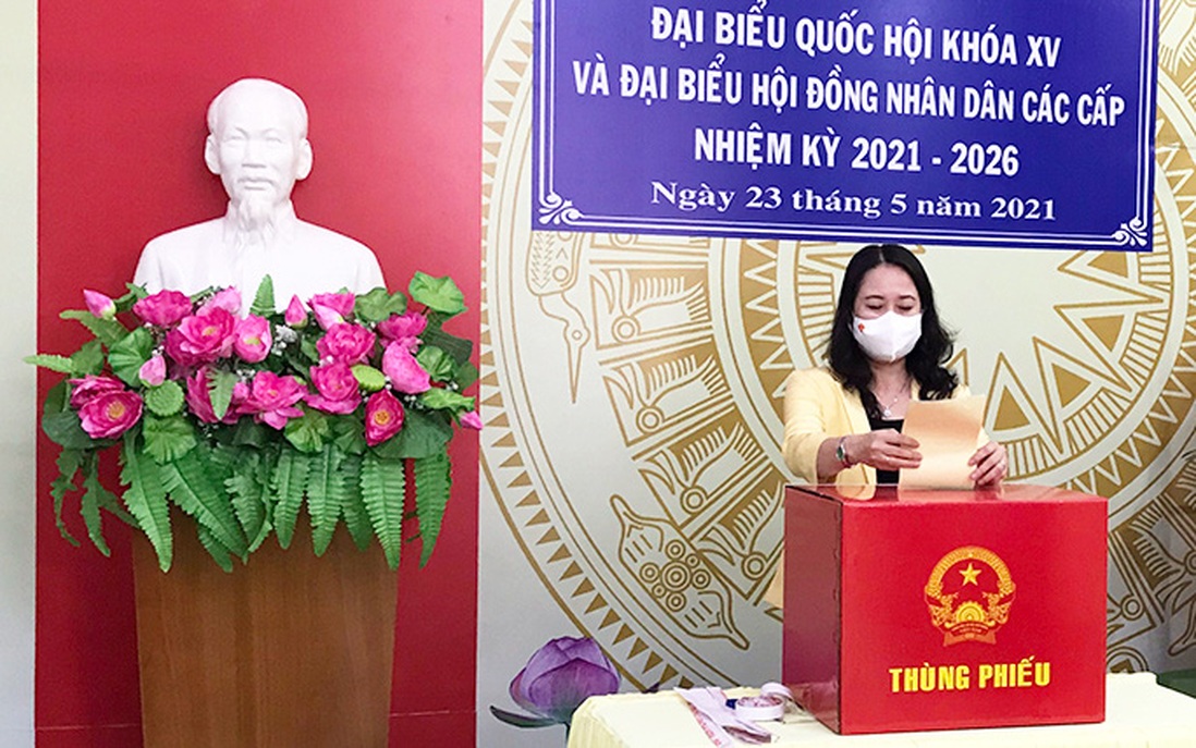 Phó Chủ tịch nước Võ Thị Ánh Xuân bỏ phiếu bầu cử tại An Giang