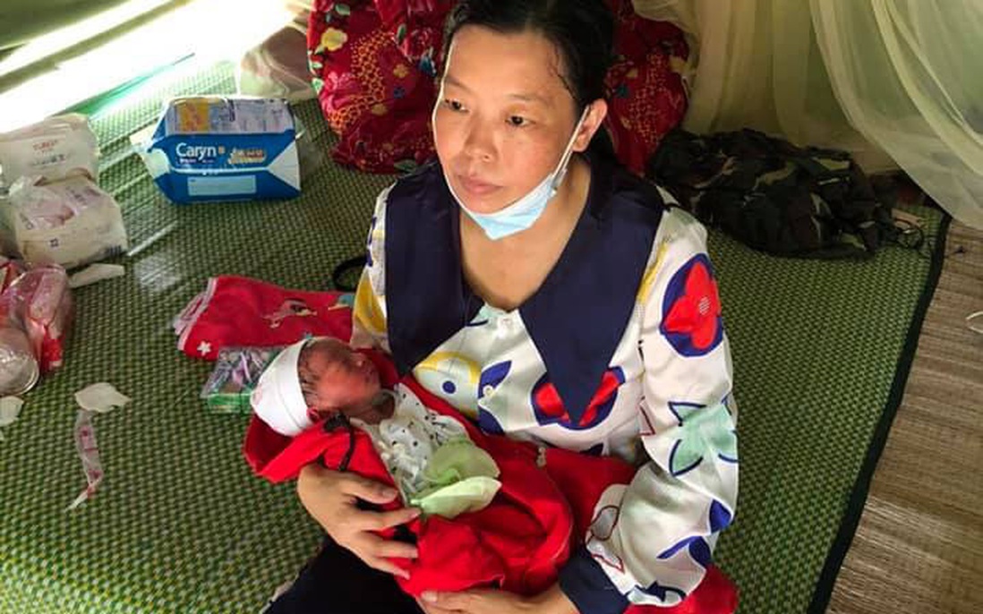 Đồn biên phòng Ngọc Côn hỗ trợ một phụ nữ sinh con sau khi vừa nhập cảnh trái phép vào Việt Nam