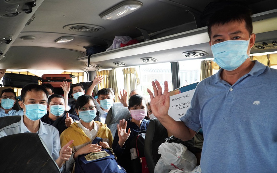Bác sĩ Bệnh viện Chợ Rẫy chi viện cho “điểm nóng” Bắc Giang