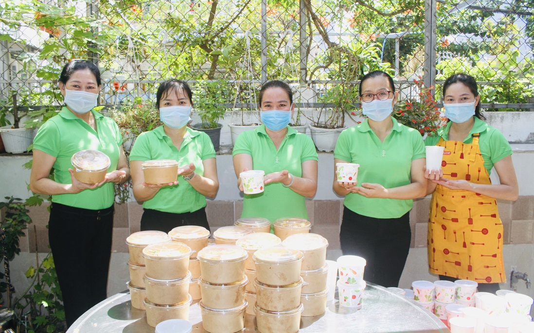 Phụ nữ Đà Nẵng vừa chống dịch Covid-19, vừa hạn chế rác thải nhựa 