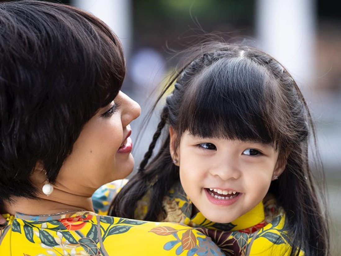 MC Diễm Quỳnh bất chấp gian nan sinh con ở tuổi U50, "công chúa nhỏ" giờ xinh xắn, nụ cười tỏa nắng