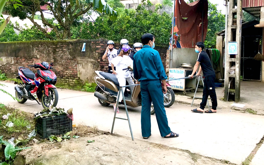Hưng Yên: Phong tỏa 1 thôn hơn 600 người sau khi phát hiện 2 vợ chồng dương tính SARS-CoV-2