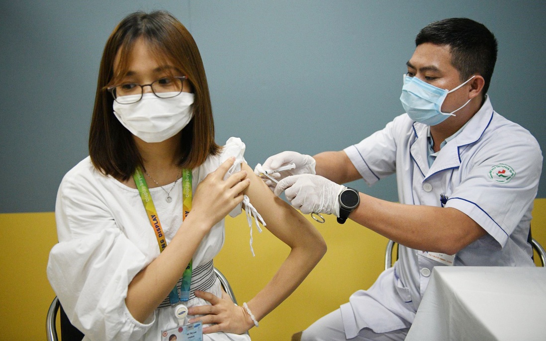 Tiêm vaccine ngừa Covid-19 cho 15.000 công nhân Công ty Samsung Bắc Ninh
