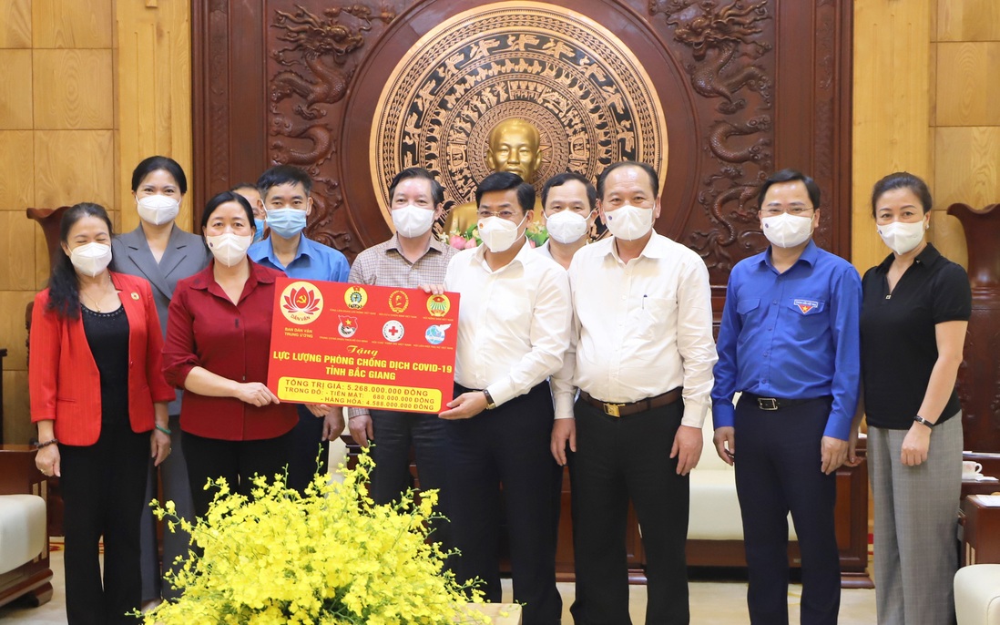 Ban Dân vận Trung ương trao gần 9 tỷ đồng ủng hộ tỉnh Bắc Giang, Bắc Ninh chống dịch