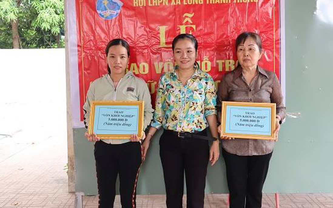 Tây Ninh: Trao vốn khởi nghiệp cho phụ nữ nghèo