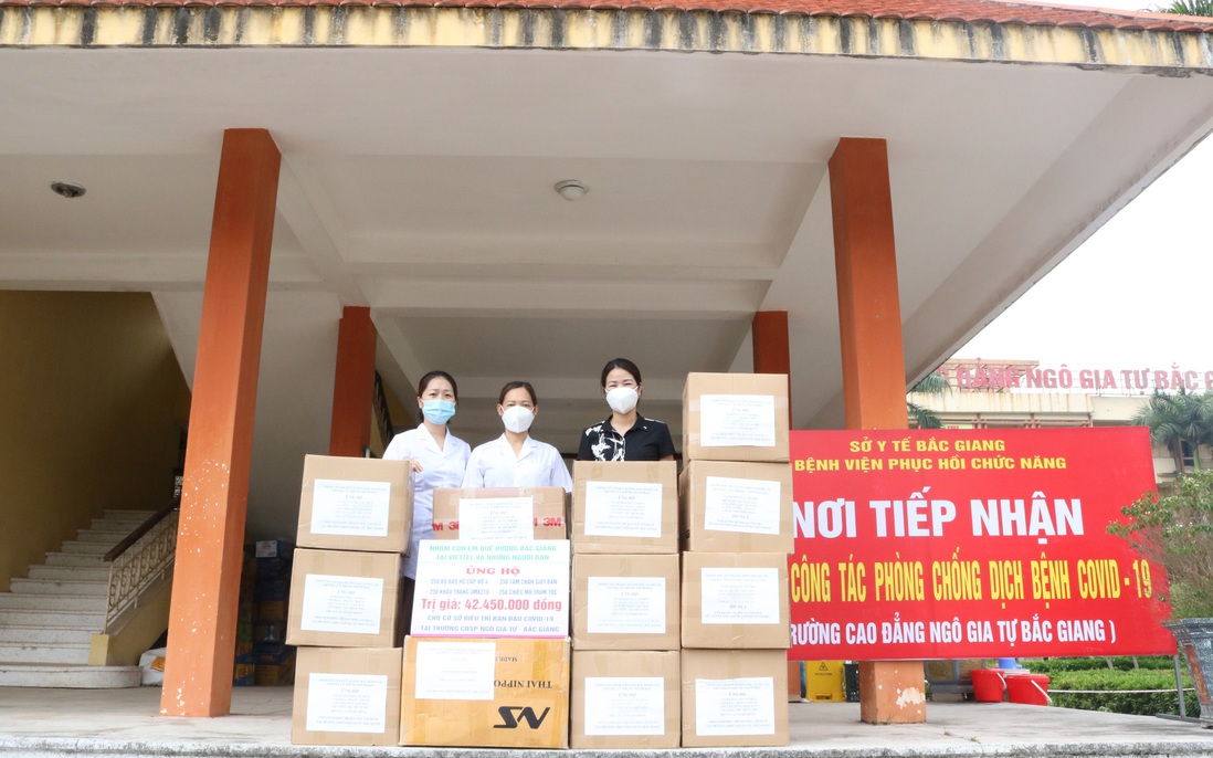 Bắc Giang tiếp nhận và trao tặng thiết bị y tế hỗ trợ phòng chống dịch Covid