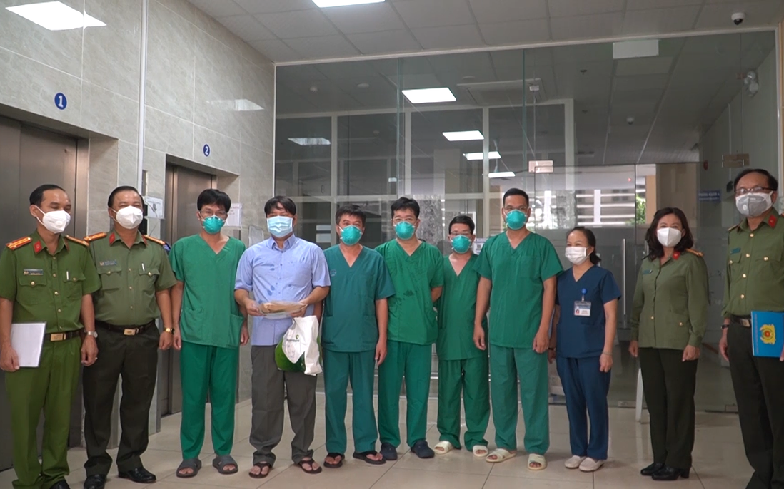 Bác sĩ kể về hành trình cứu chiến sĩ Công an quận Tân Phú nguy kịch vì Covid-19