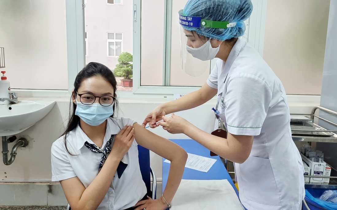 Hà Nội tiến hành tiêm vaccine Covid-19 diện rộng: Những ai có thể đăng ký tiêm?