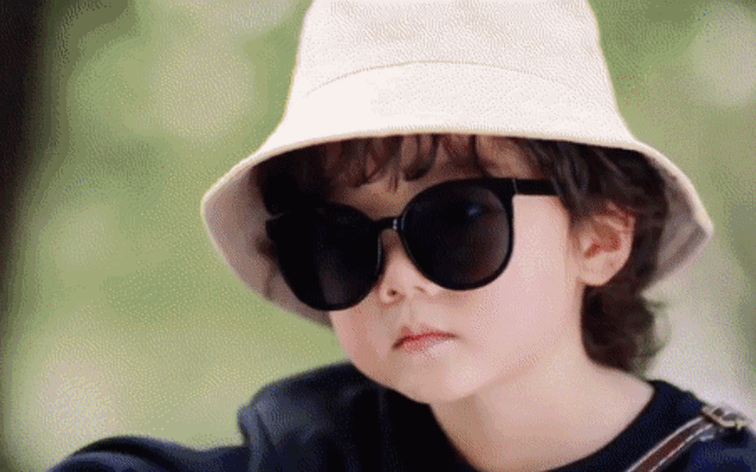 Cậu nhóc 5 tuổi đang hot: Đóng phim quá tài, trở thành "sếp nhỏ" khiến fan say mê
