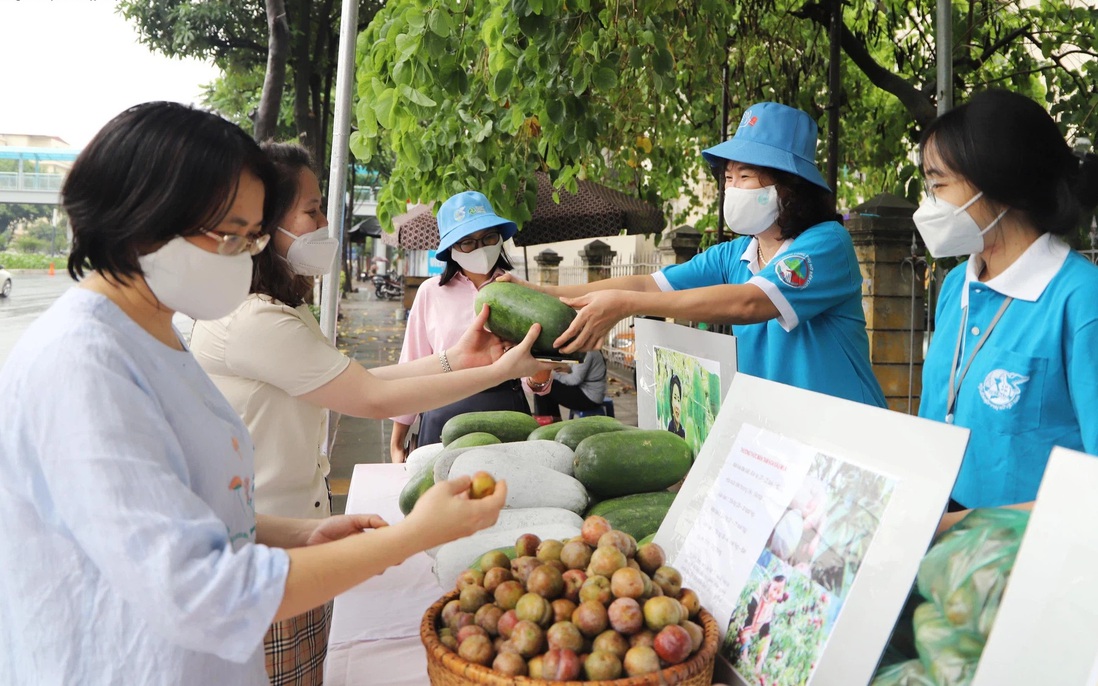 Phụ nữ cả nước đẩy mạnh phòng chống dịch với tinh thần yêu thương và chia sẻ