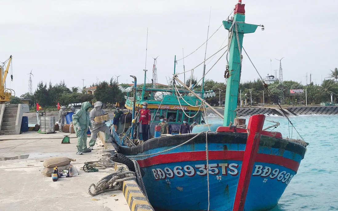 Đảo Sinh Tồn hỗ trợ lương thực cho ngư dân bị ảnh hưởng bởi cơn bão số 3