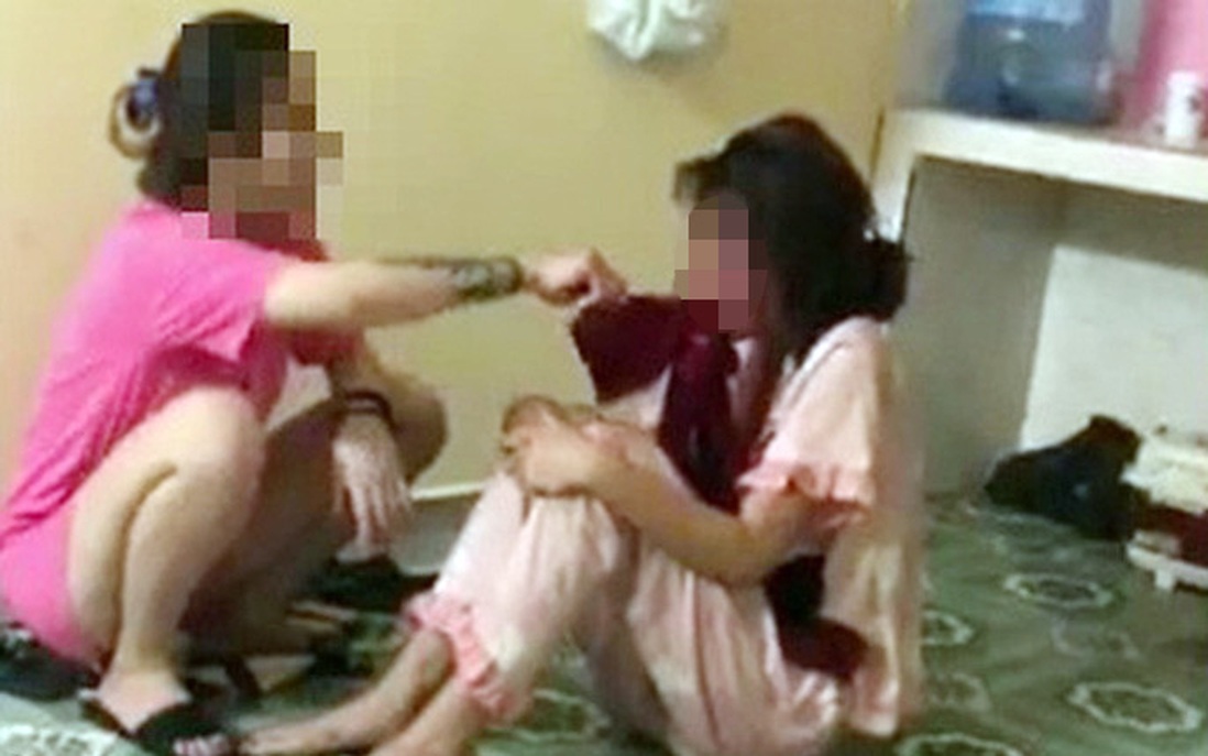 Vụ thiếu nữ bị nhóm bạn bạo hành, làm nhục: Khởi tố, bắt tạm giam 2 đối tượng