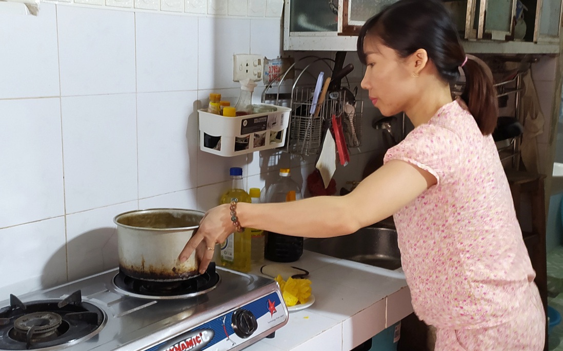 Lao động nghèo chật vật ở Hà Nội: Con muốn ăn rau xào cũng không thể chiều con