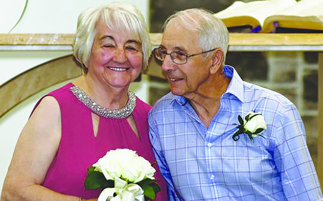 Sau cuộc hôn nhân mỹ mãn, cặp tình đầu quyết định tổ chức cưới sau 7 thập kỷ xa cách