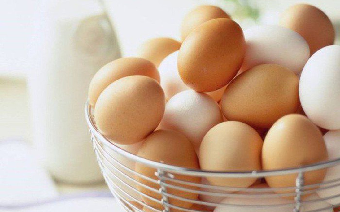 Mua trứng gà nên lấy quả to hay nhỏ, học 4 mẹo này để chọn được trứng ngon