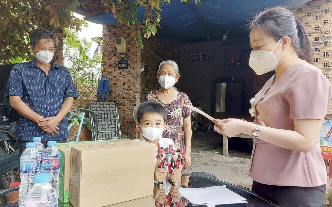 Hội LHPN tỉnh Bình Dương thăm hỏi, chia buồn với gia đình nữ hộ sinh Dương Nguyễn Thùy Trinh