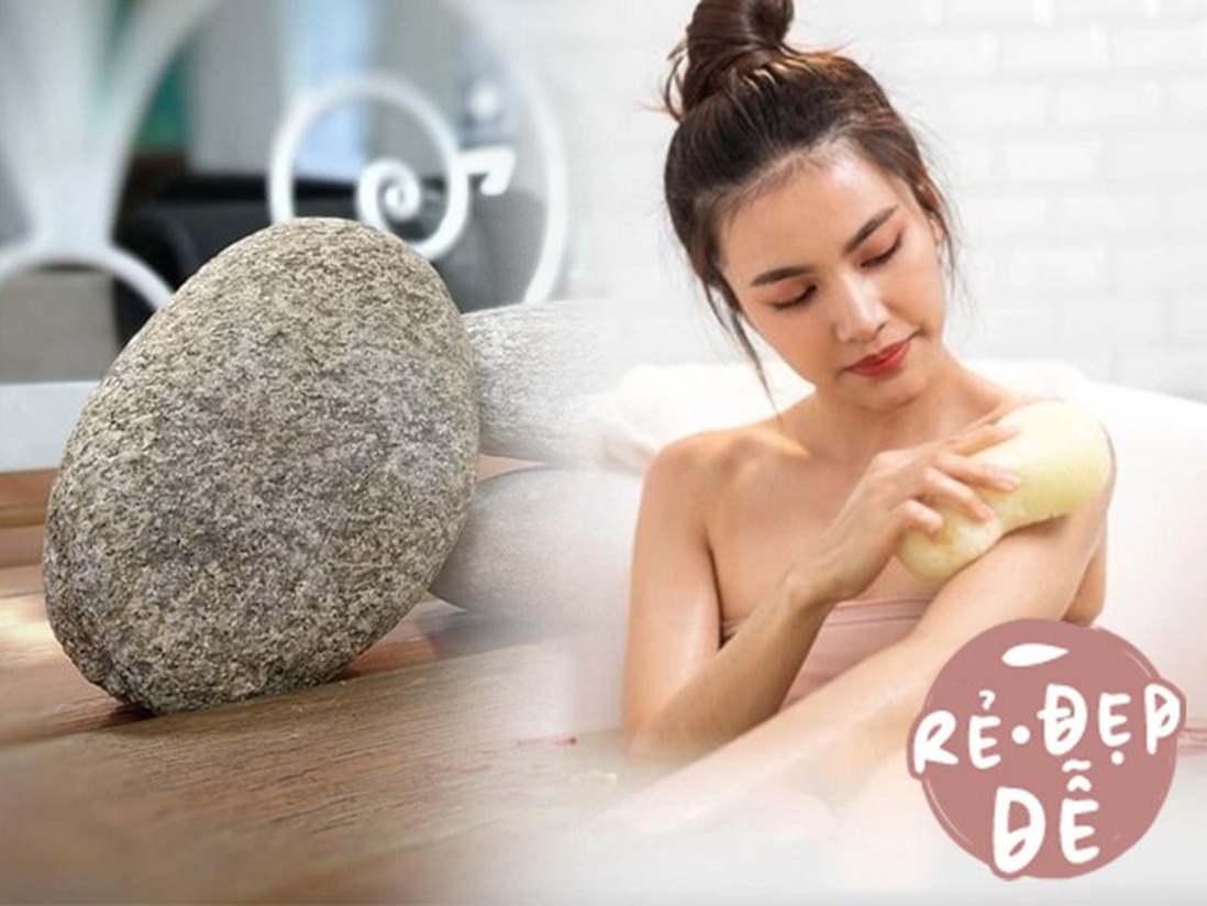 Rẻ-Đẹp-Dễ: Chị em mách nhau mua hòn đá tẩy da chết, giá 10k tắm xong giảm 2kg