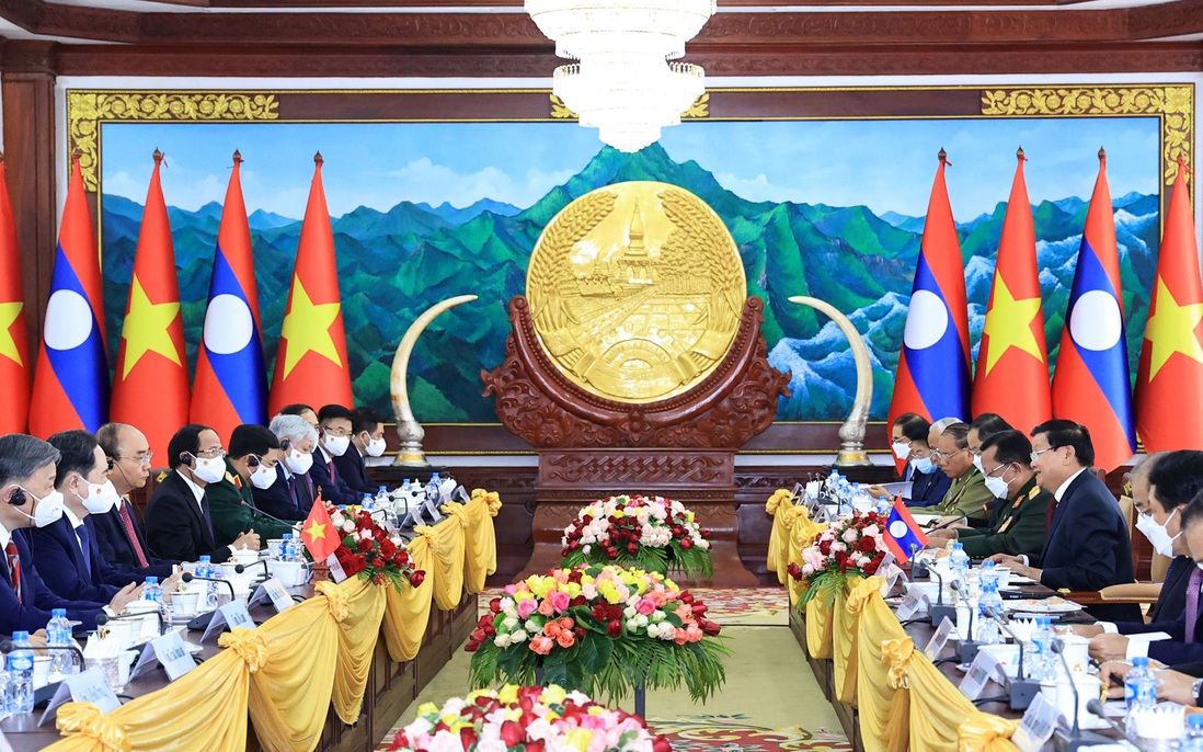 Việt Nam và Lào ký kết 14 văn kiện hợp tác