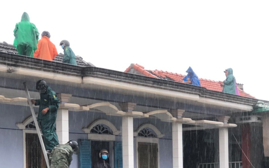 Thừa Thiên - Huế: Gần 30 ngồi nhà tốc mái, đường sạt lở do ảnh hưởng bão số 5