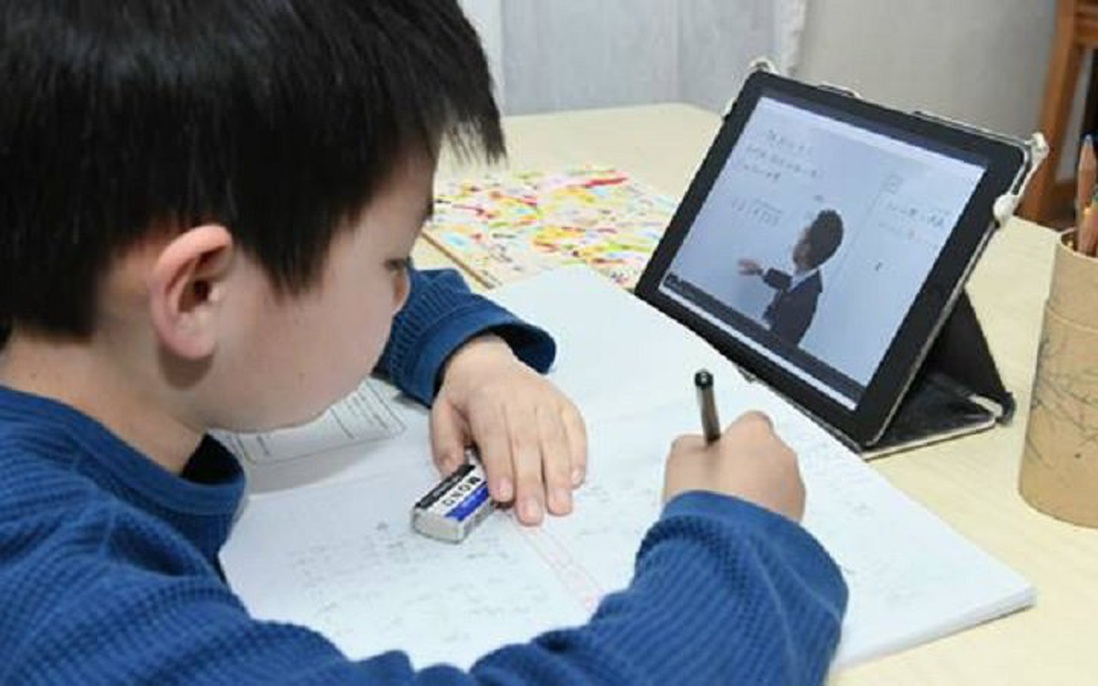 “Máy tính cho em” mang máy tính bảng đến với học sinh nghèo