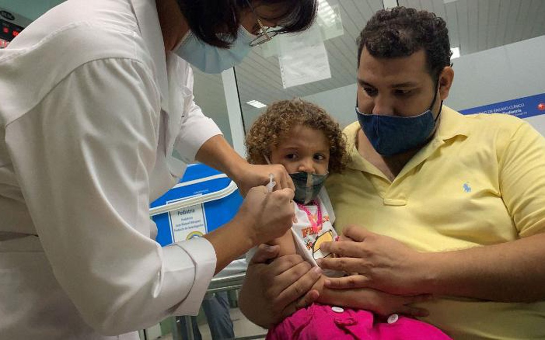 Đất nước đầu tiên tiêm vaccine Covid-19 cho trẻ em từ 2 tuổi