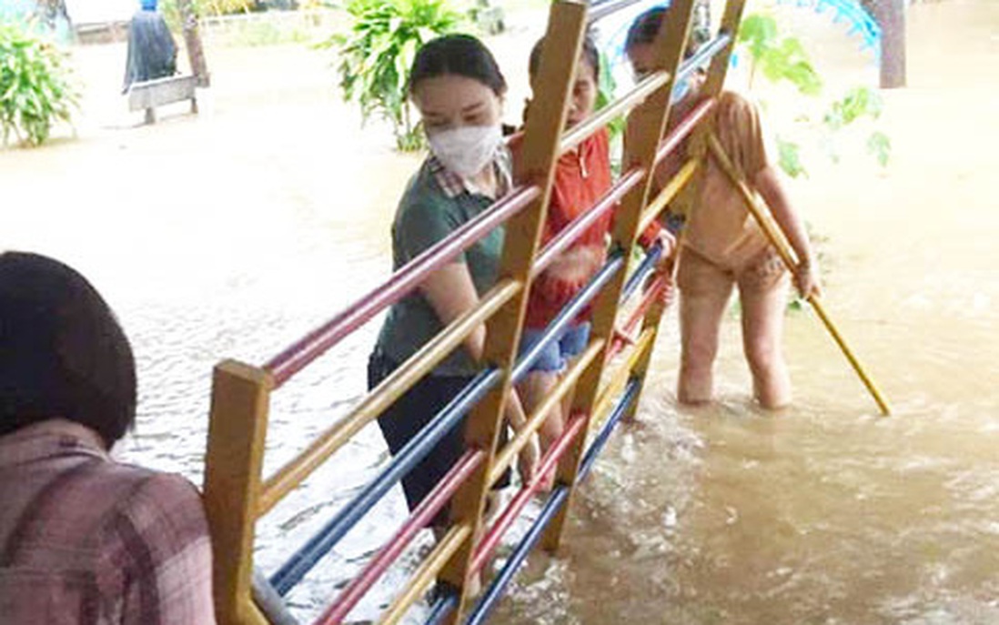 Nhiều địa phương ở Nghệ An bị chia cắt do mưa lớn