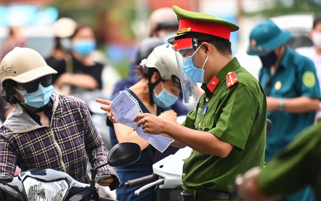 Có thay đổi trong cách cấp giấy đi đường tại Hà Nội