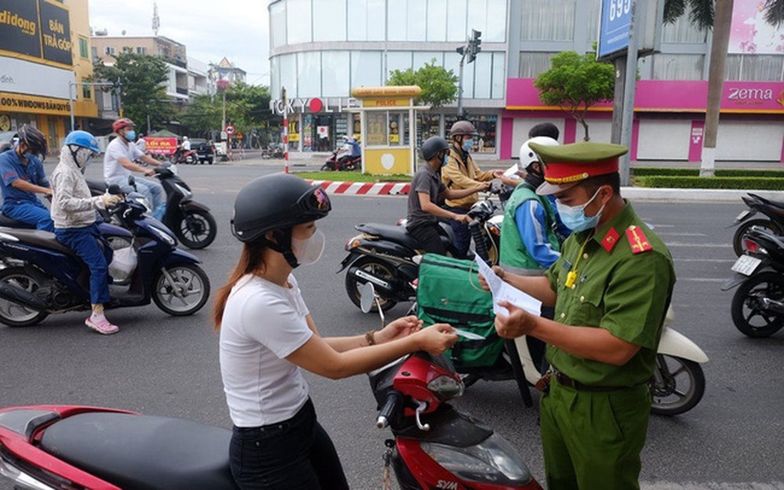 Công an Hà Nội thông báo quy trình xét duyệt, cấp giấy đi đường của 5 nhóm "vùng đỏ" từ 6/9