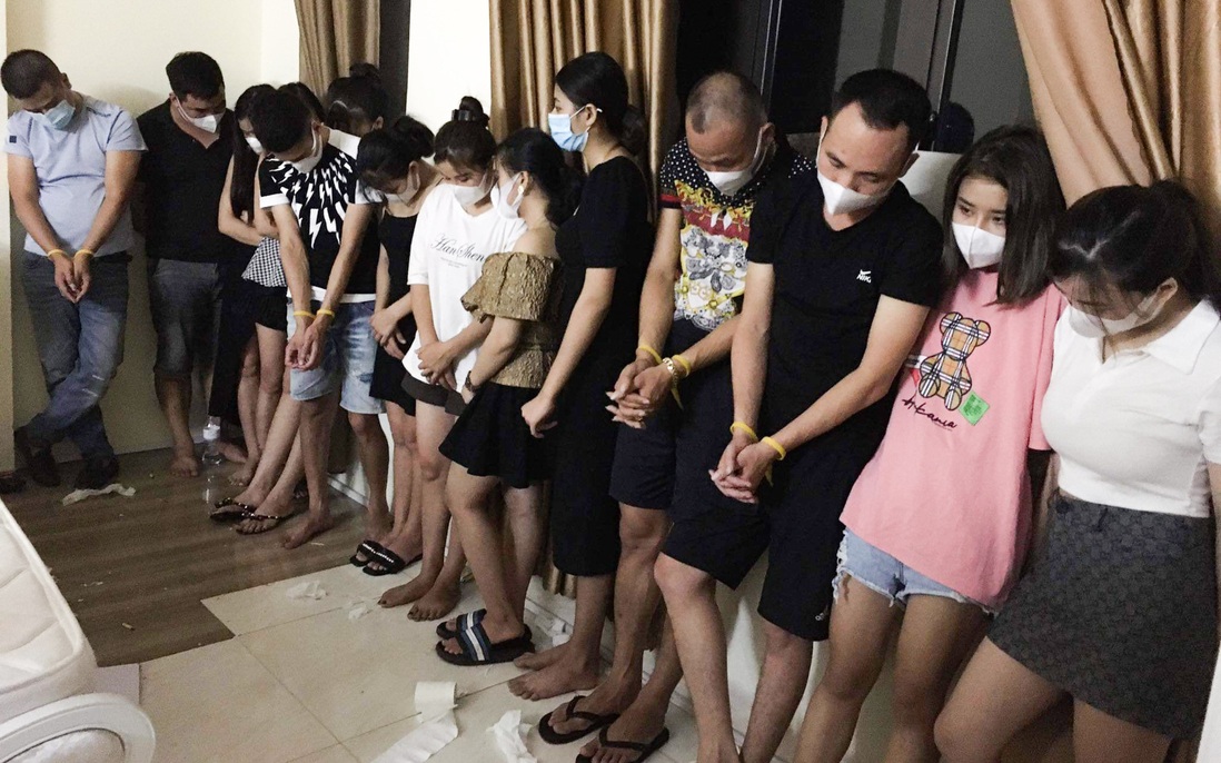 Phú Thọ: 9 nữ, 8 nam "bay lắc" trong nhà nghỉ 