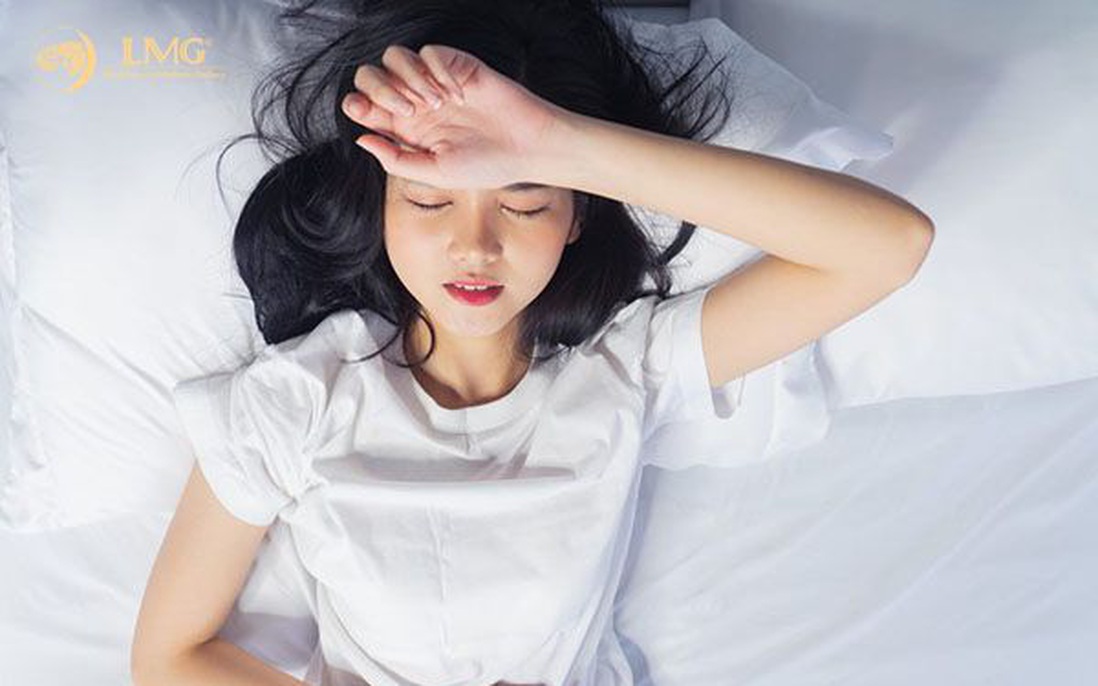 Toát mồ hôi khi ngủ có nguy hiểm không? Những điều cần biết về triệu chứng này