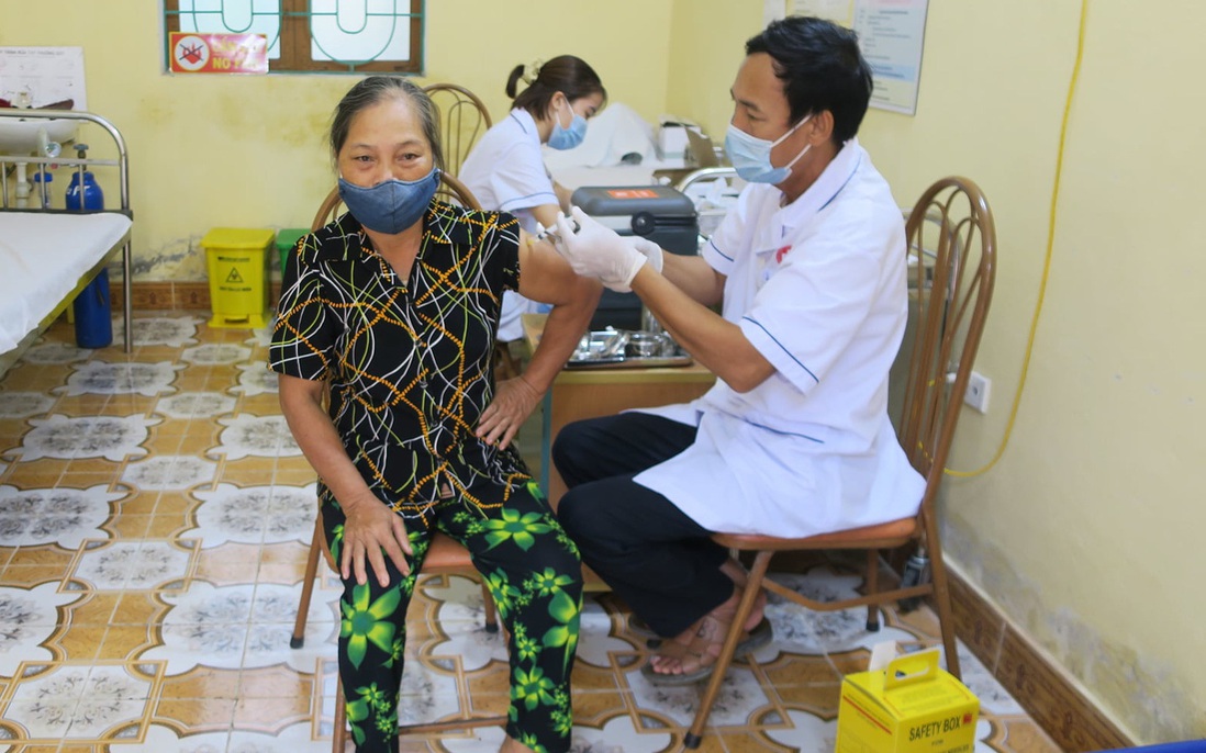 Gần 1 triệu liều vaccine Vero Cell được Hà Nội phân bổ cho những quận, huyện nào? 