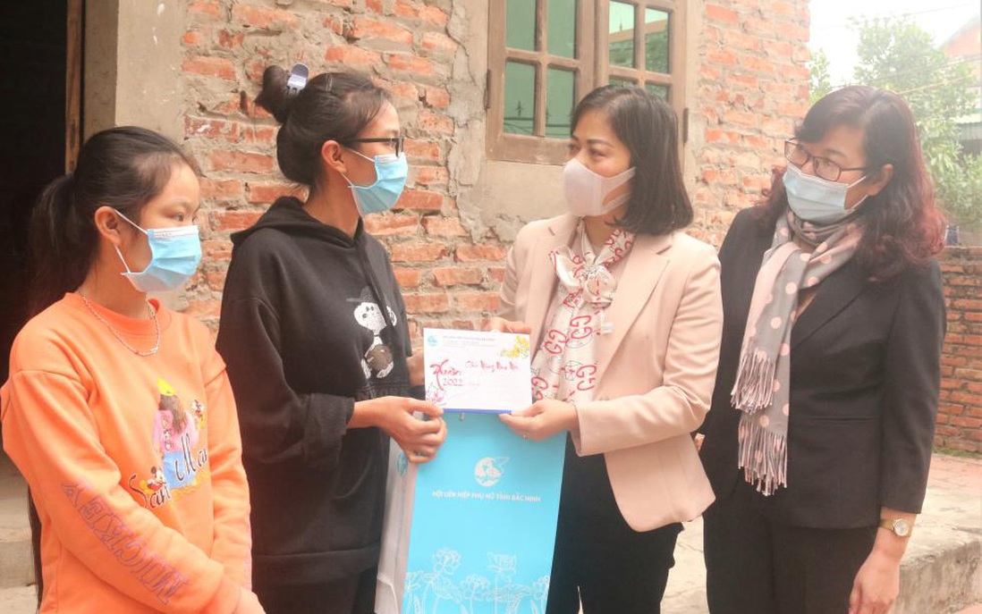 Hội LHPN tỉnh Bắc Ninh tặng quà Tết cho phụ nữ, trẻ em có hoàn cảnh khó khăn