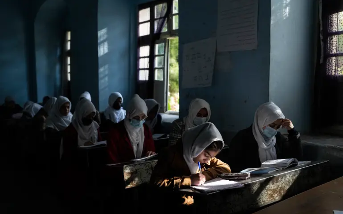 Taliban hứa sẽ mở cửa trường học cho nữ sinh vào tháng Ba