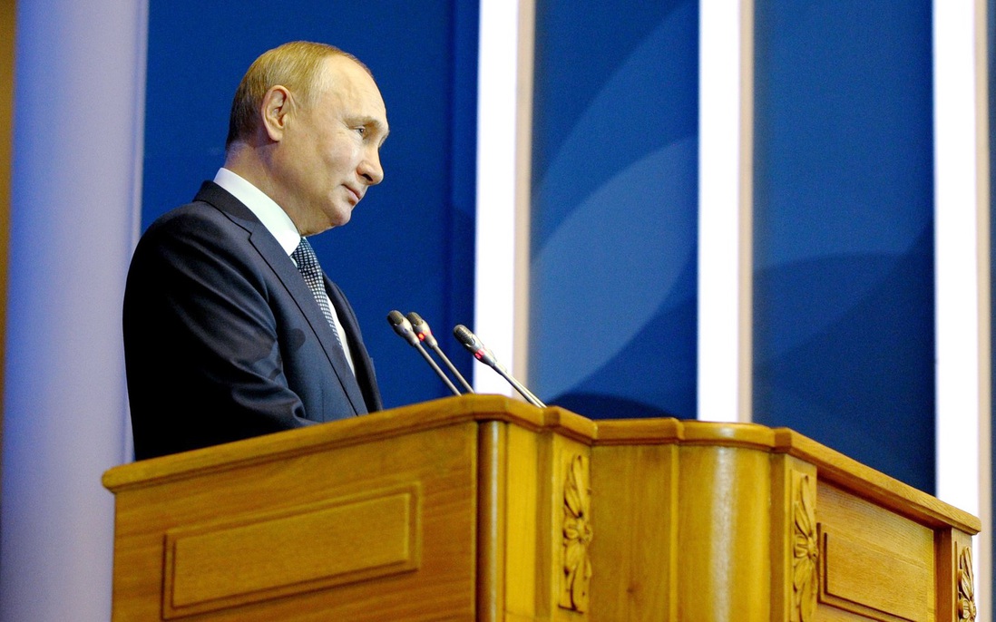 Tổng thống Nga Putin: Phụ nữ không nên đứng trước sự lựa chọn giữa gia đình và nghề nghiệp 
