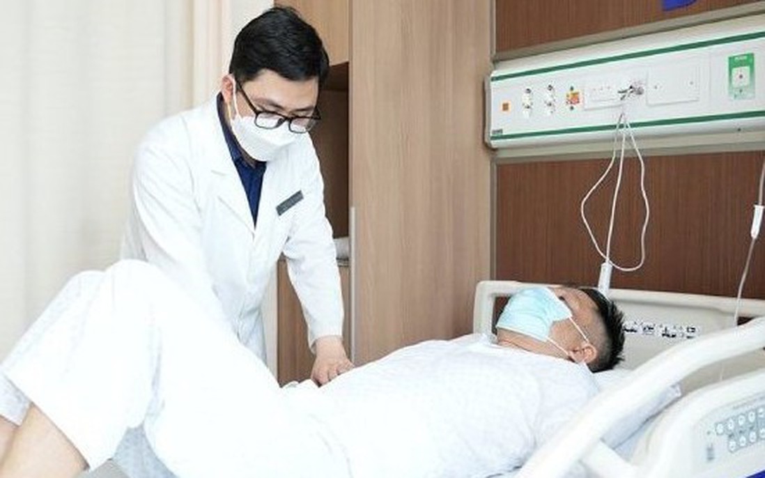 Đi khám vì đau mạn sườn và sốt rét, bệnh nhân phát hiện "thủ phạm" không ngờ trong gan